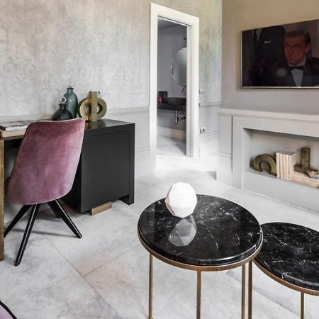 팔라초 코르날리아 호텔 밀라노 외부 사진 Interior of a suite at the hotel