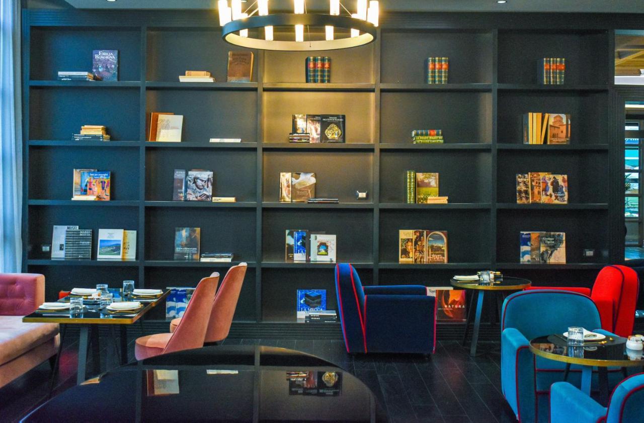 팔라초 코르날리아 호텔 밀라노 외부 사진 The Library at the hotel
