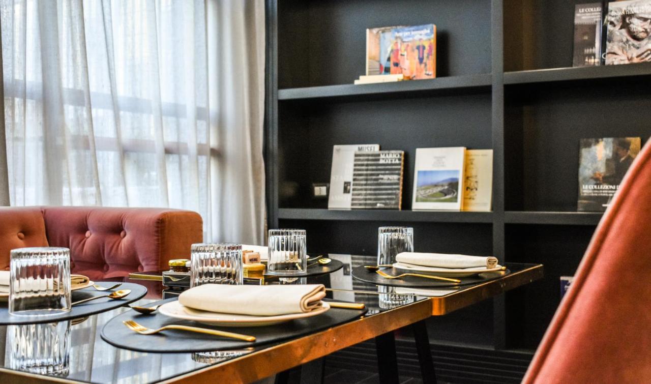 팔라초 코르날리아 호텔 밀라노 외부 사진 A table set for dinner