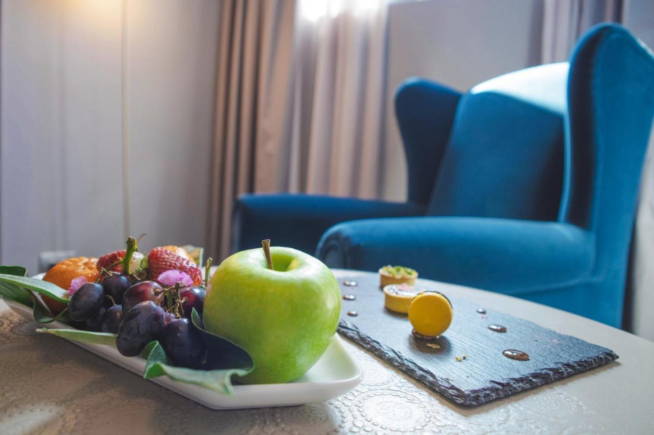 팔라초 코르날리아 호텔 밀라노 외부 사진 Fruit platter