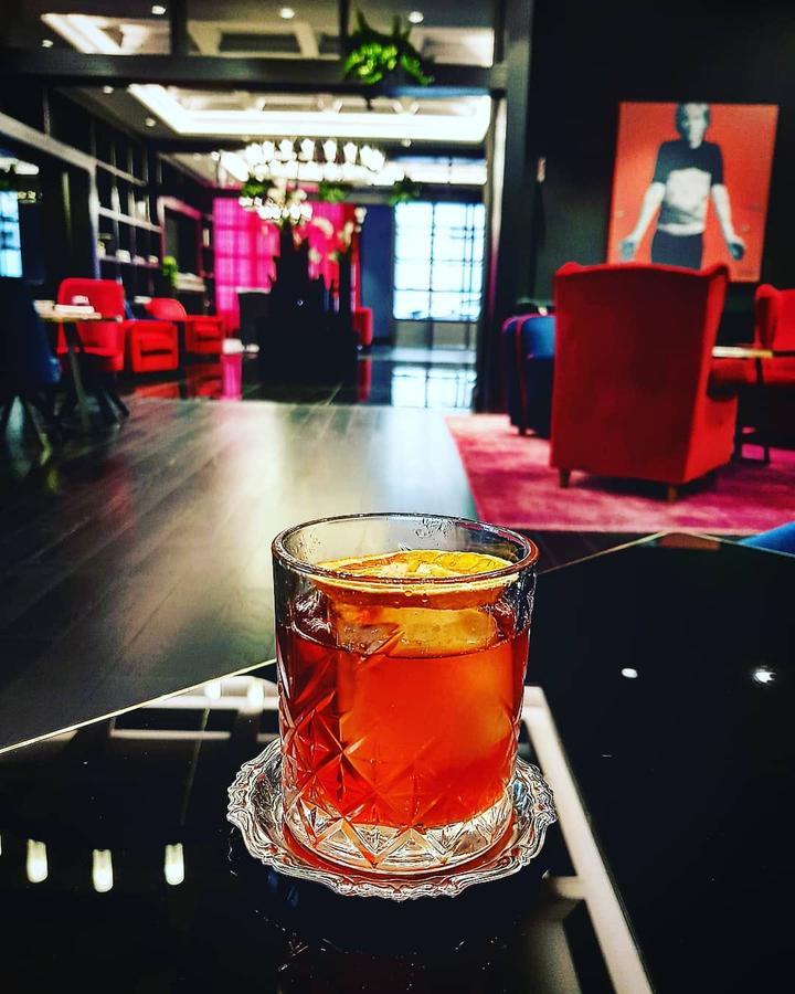 팔라초 코르날리아 호텔 밀라노 외부 사진 A Negroni cocktail